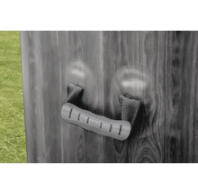 Plastová rukoväť s textilnými pútkami na paneli v dekóre dreva.