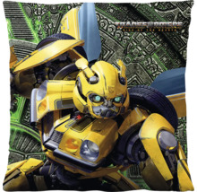 Vankúš s motívom Bumblebee z filmu Transformers Monštrá sa prebúdzajú a logom Transformers na vzorovanom pozadí.