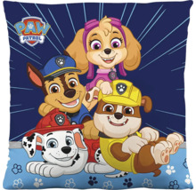 Štvorcový dekoratívny vankúš s Paw Patrol Logo a postavami Chase, Skye, Rubble a Marshall.