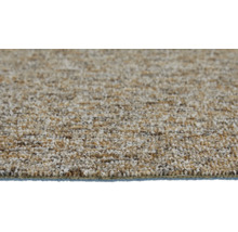 Detailný pohľad na slučkový koberec s melírovanou hnedo-béžovou štruktúrou.