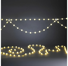 LED svetelná reťaz s teplými bielymi guľovitými žiarovkami na dekoratívne účely.