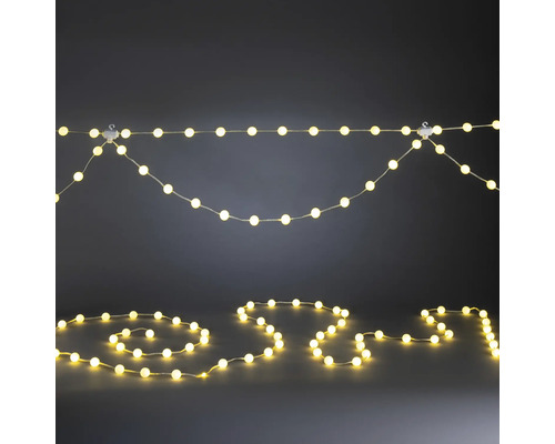 LED svetelná reťaz s teplými bielymi guľovitými žiarovkami na dekoratívne účely.