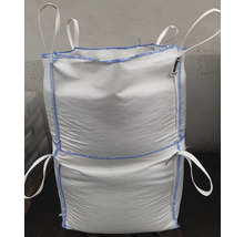 Big bag na sypký materiál z bielej tkaniny s prepravnými okami a modrými švami.