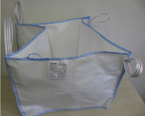 Biely vak Big Bag z tkaného plastu so štyrmi pevnými pútkami na sypké a stavebné materiály.