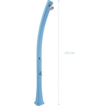 Modrá zahnutá solárna sprcha s dažďovou hlavicou, pákovou batériou a kohútikom na nohy, výška 223 centimetrov.
