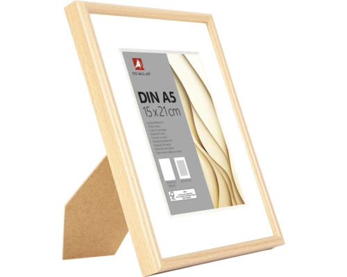 Plastový fotorámik v dekore dreva s paspartou, formát DIN A5, 15 krát 21 centimetrov, so stojanom.