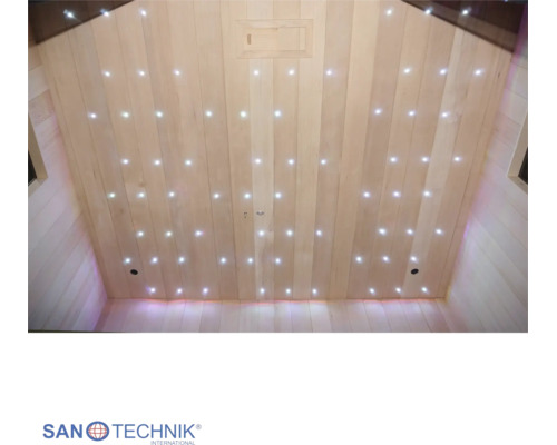 Saunový strop s LED efektom hviezdnej oblohy na drevených paneloch. Sanotechnik International Logo.