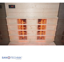 Infrasauna Sanotechnik s dvoma infražiaričmi za dreveným obložením a digitálnym ovládacím panelom.