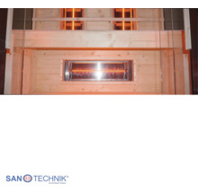 Infrasauna zo svetlého dreva so zapnutými infračervenými žiaričmi pod lavicou a na zadnej stene. Sanotechnik International Logo.