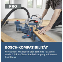 Pokosová píla Bosch pri rezaní drevených dosiek s pripojeným odsávaním prachu na ukážku kompatibility.