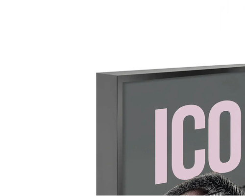 Detailný záber na moderný čierny obrazový rám s umeleckou tlačou.