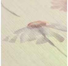Detailný záber tapety s jemne štruktúrovaným povrchom a kvetinovým vzorom.