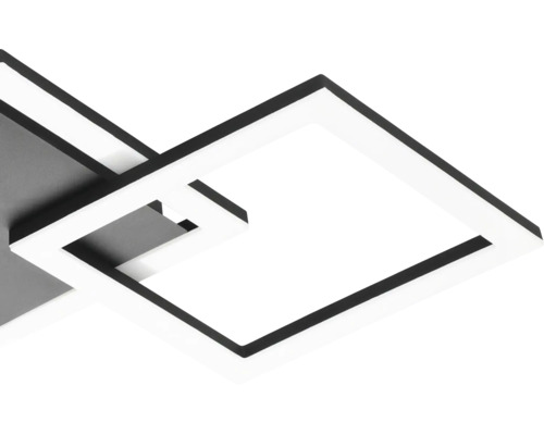 Detailný pohľad na moderné štvorcové stropné LED svietidlo s prepletenými rámami.