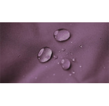 Detailný záber kvapiek vody na vodoodpudivej látke.