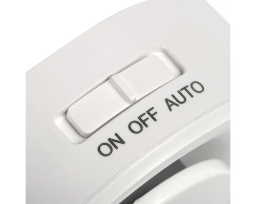 Detailný záber na posuvný spínač s nastavením ON, OFF a AUTO.