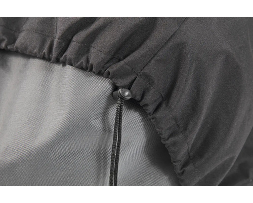 Detailný pohľad na ochranný kryt so sťahovacou šnúrkou a brzdou na bezpečné upevnenie.