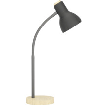 Tmavosivá stolná lampa so zahnutým kovovým ramenom, zvonovitým tienidlom a okrúhlou drevenou základňou.