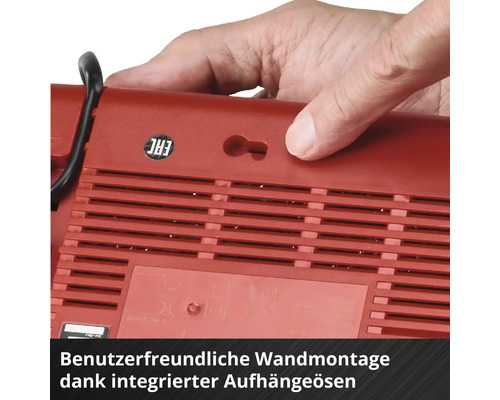 Zadný pohľad na červené elektrické zariadenie s integrovaným závesným okom na jednoduchú montáž na stenu.