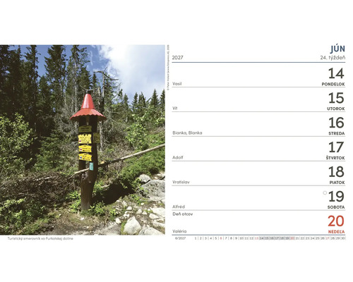 List nástenného kalendára na jún s fotografiou dreveného turistického smerovníka vo Furkotskej doline na Slovensku.