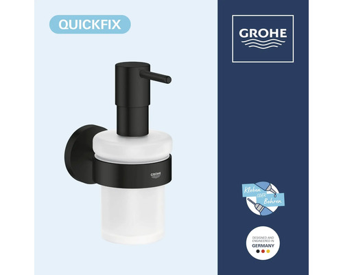 Dávkovač mydla Grohe QuickFix na stenu s matnou povrchovou úpravou a sklenenou nádobkou, vhodný na lepenie alebo vŕtanie.