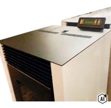 Peletové kachle s ovládacím panelom a ventilačnými otvormi (Image AI modified or generated)