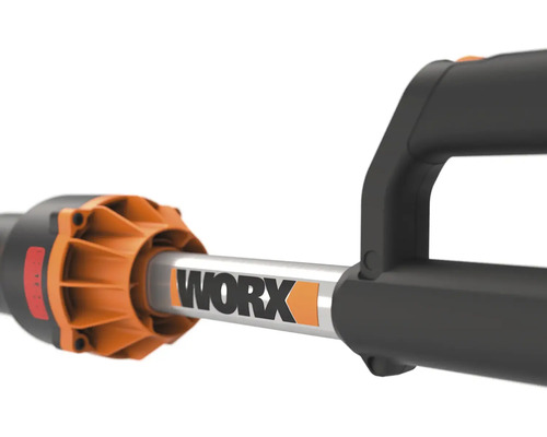 Detailný záber na elektrické náradie Worx s logom na rukoväti