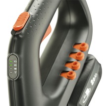 Detailný pohľad na nožnice na trávu s ovládacími prvkami a indikátorom batérie