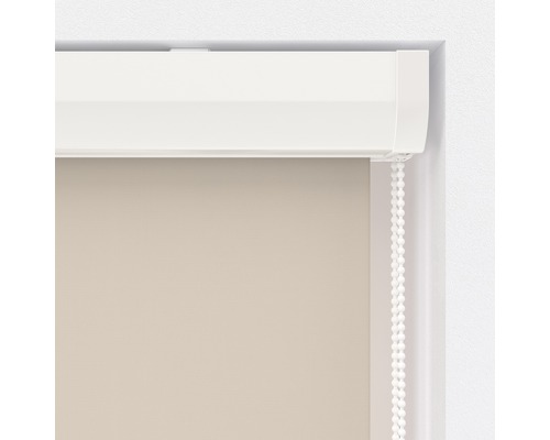 Detail rolety s reťazovým ovládaním v okennom ráme