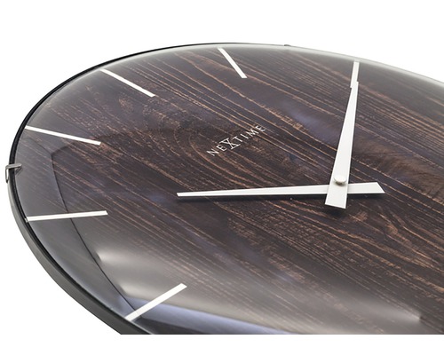 Nástenné hodiny Nextime s dreveným vzhľadom a ukazovateľom času