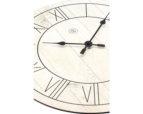 Nástenné hodiny s rímskymi číslicami a ručičkami