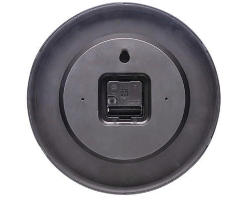 Zadná strana okrúhlych nástenných hodín so strojčekom a závesným zariadením.