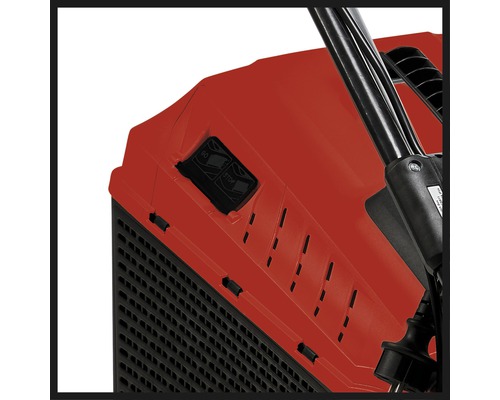 Detailný pohľad na kosačku na trávu s tlačidlom štart a stop