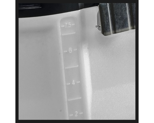 Ukazovateľ hladiny na nádobe s označením od 2 do 7,5