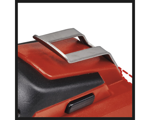 Detailný pohľad na nástroj s kovovou sponou