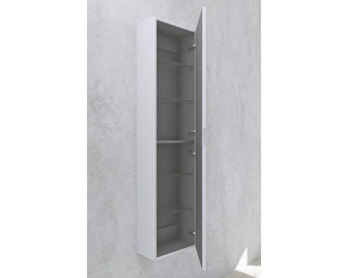 Otvorená závesná skrinka s policami do kúpeľne