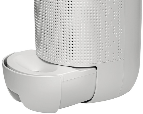 Detailný pohľad na plastový automat na krmivo pre mačky s výsuvnou miskou