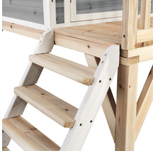 Detail dreveného schodiska detského domčeka