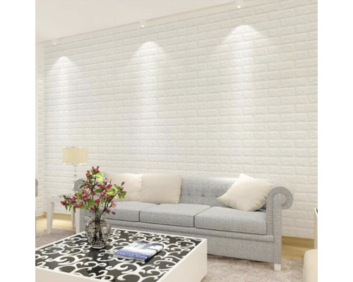 Obývacia izba s pohovkou a stenovými panelmi s tehlovým vzhľadom