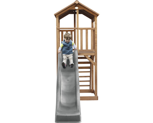 Dieťa sa šmýka na šmýkačke hracej veže.