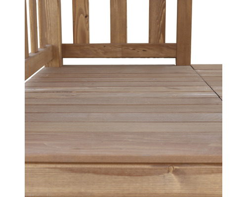 Drevená terasa so zábradlím