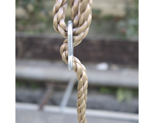 Krútené lano s kovovým krúžkom