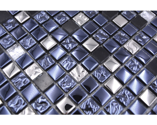 Detail modrej, striebornej a čiernej mozaiky