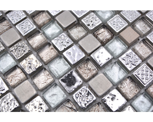 Mozaikové dlaždice zo skla a kameňa