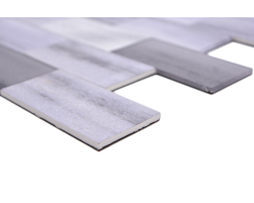 Detail samolepiacich obkladačiek so vzorom rybej kosti