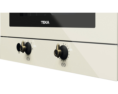 Detailný pohľad na rúru Teka s otočnými gombíkmi na nastavenie teploty a výber funkcií.