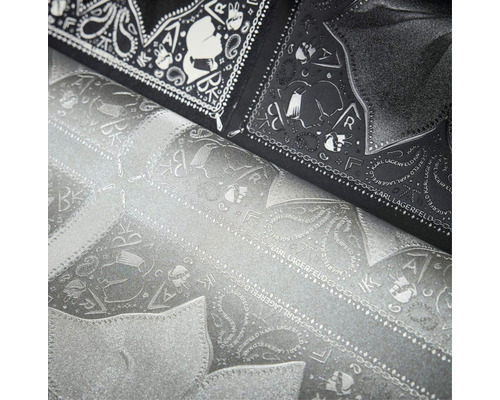 Detailný pohľad na vzorované tapety Karl Lagerfeld