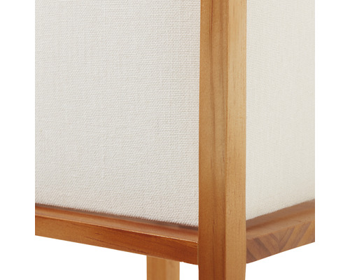 Detailný pohľad na lampu s dreveným rámom a látkovým poťahom