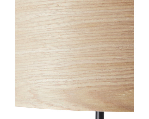 Detailný pohľad na drevené tienidlo lampy