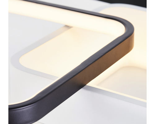 Detailný záber LED stropného svietidla s geometrickým dizajnom