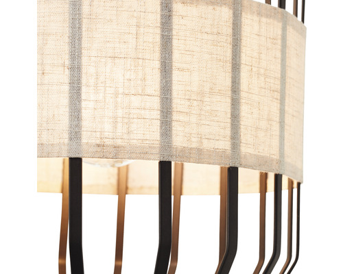 Detailný záber stropného svietidla s látkovým tienidlom a kovovým rámom